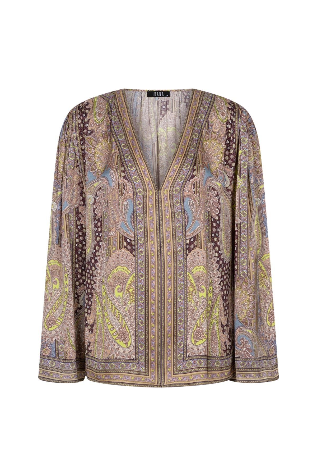 Ibana Blouse Tyza Petal Flow met bloemenprint en wijde mouwen, gedragen door een model op een neutrale achtergrond
