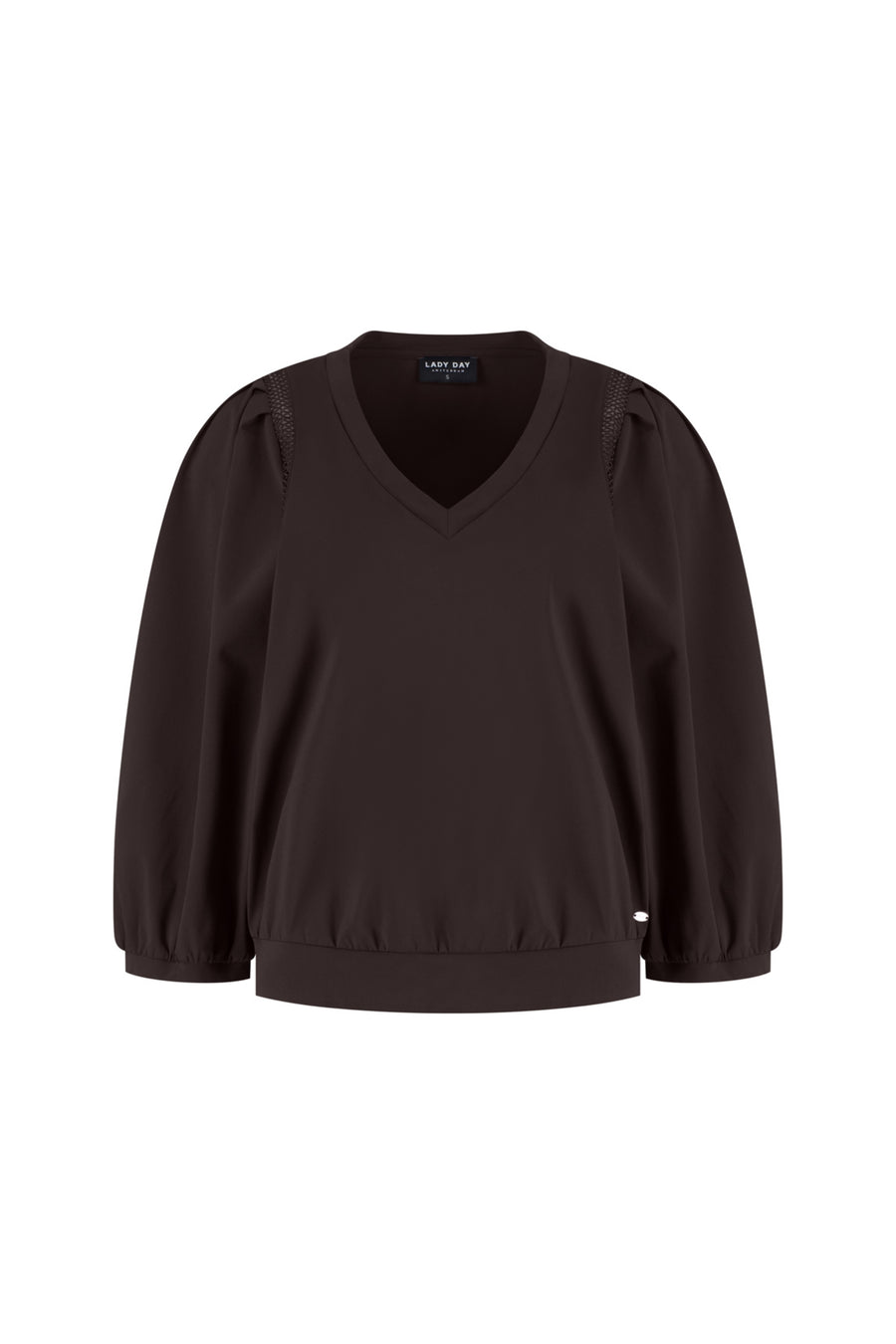 Lady Day Travel Top Minta Dark Brown, close-up van de stijlvolle top met ronde hals en zachte stof.