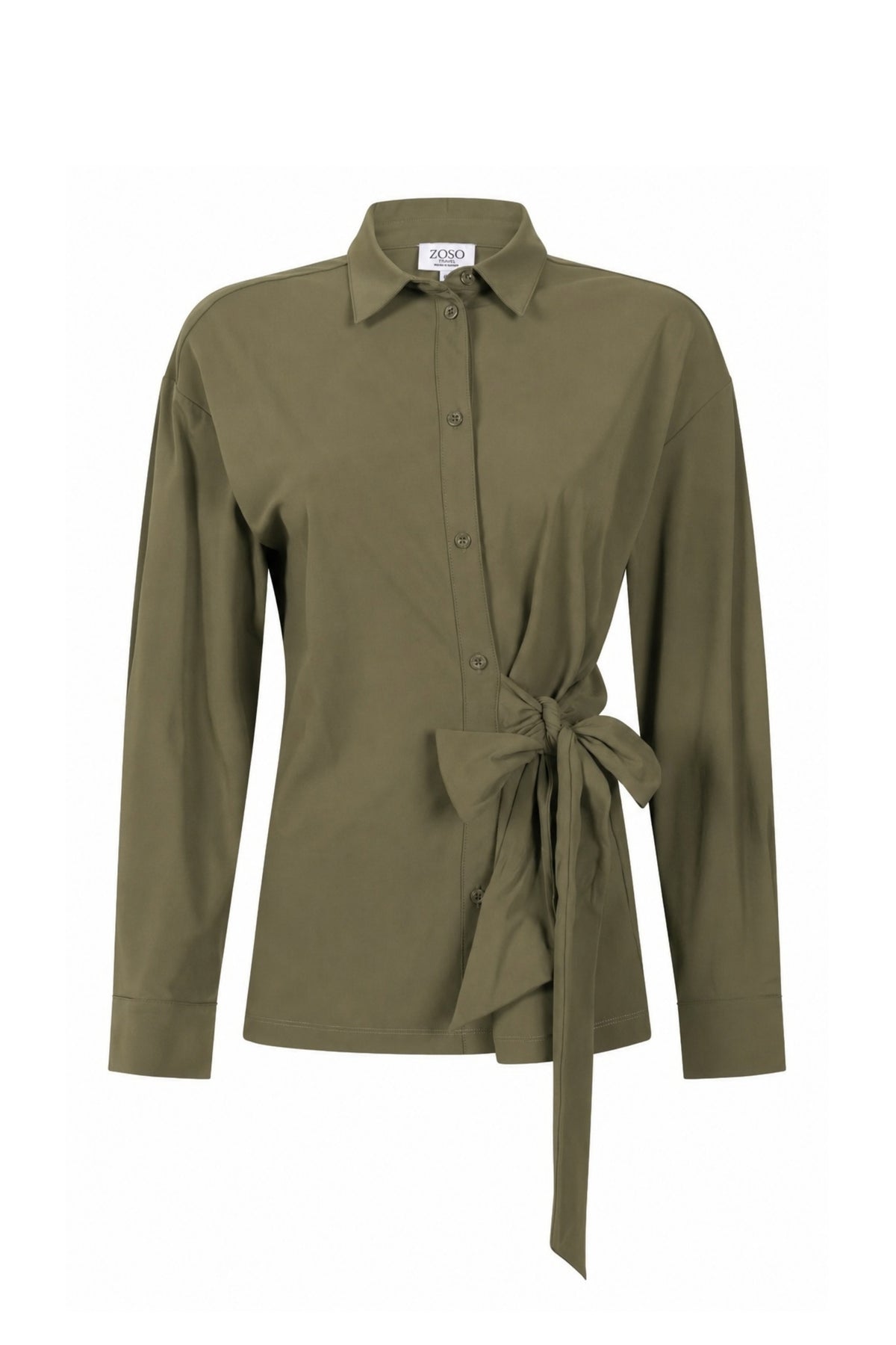 Groene reissetel blouse Elza van Zoso, licht en comfortabel met elegante pasvorm, geschikt voor reizen en dagelijks gebruik