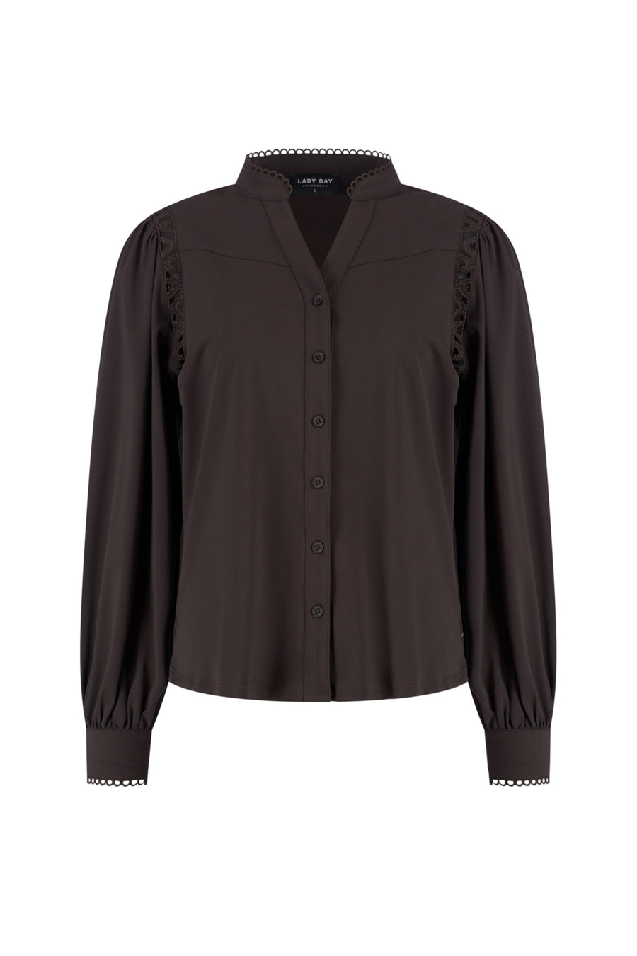 Travel blouse Tammy van Lady Day in donkerbruin, met een elegante, losse pasvorm en gedetailleerde afwerking.