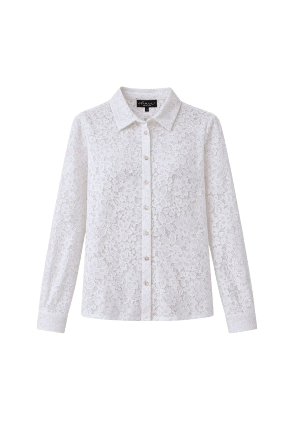 Offwhite lace blouse van Elvira Casuals met delicate details en elegante pasvorm, gedragen door een model.