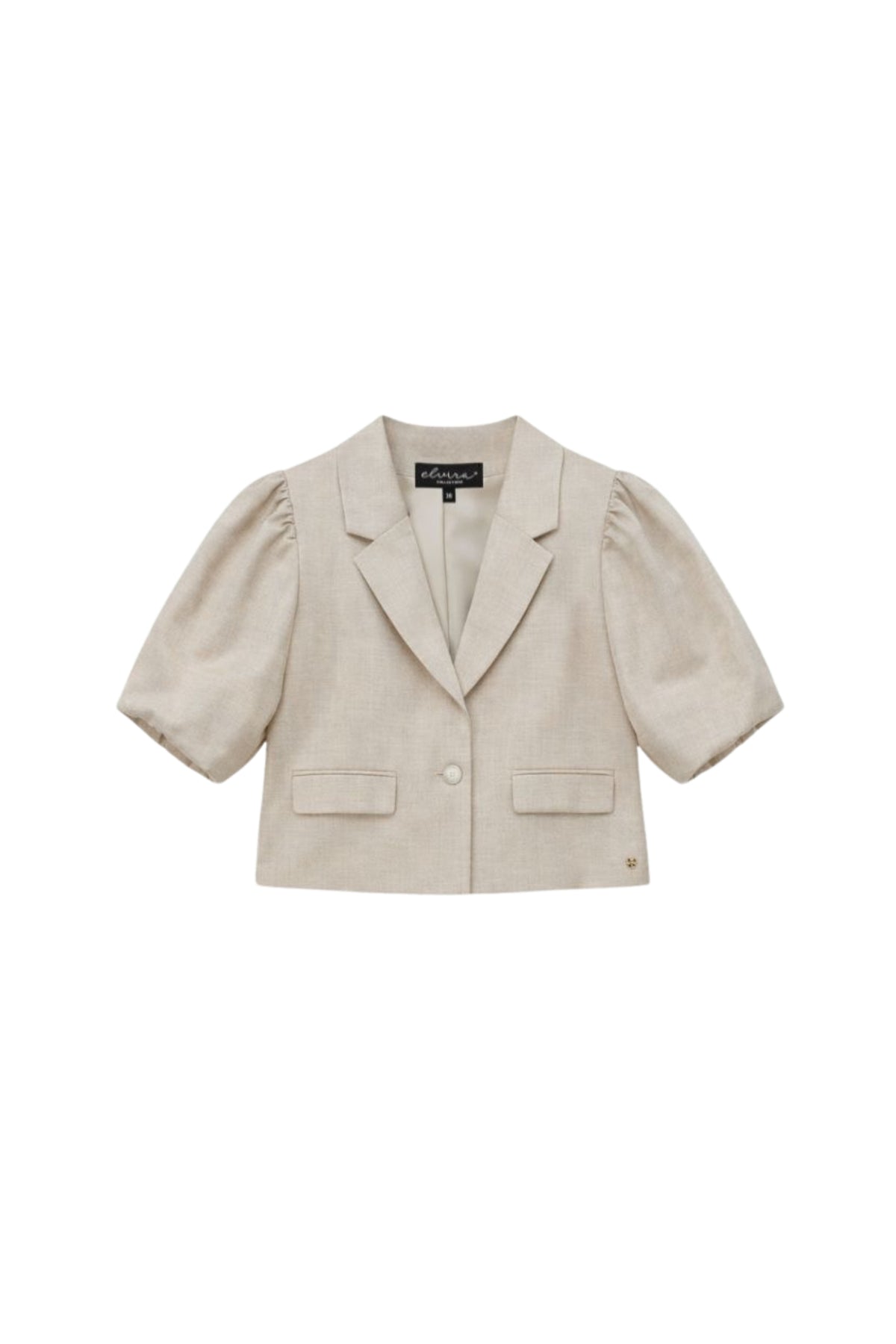 Elvira Casuals Yara Sand linnen blazer gedragen door een persoon, close-up van de lichte, ademende linnen stof en stijlvolle pasvorm