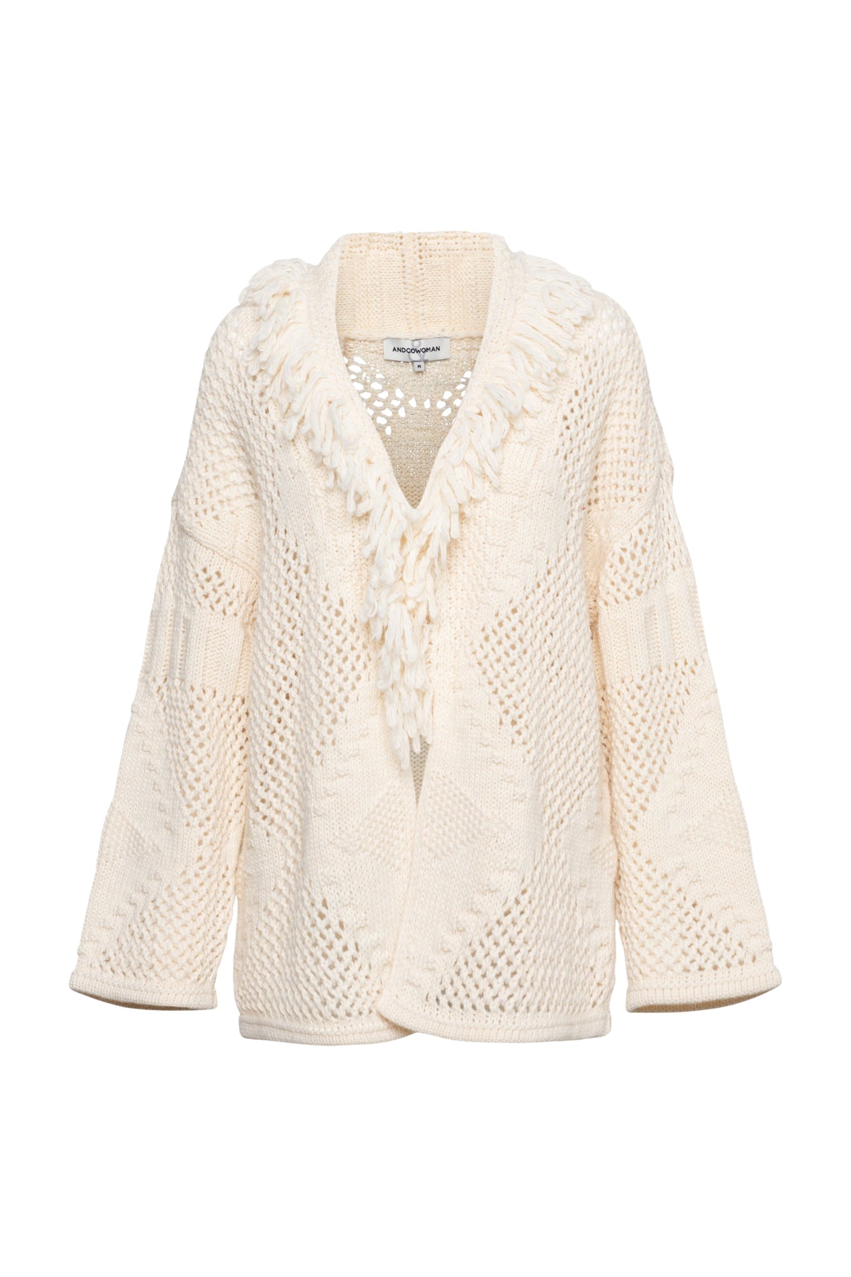 Lichte beige Bailey vest van &Co woman, getextureerd met knoopsluiting en brede mouwen, gedragen door een model.