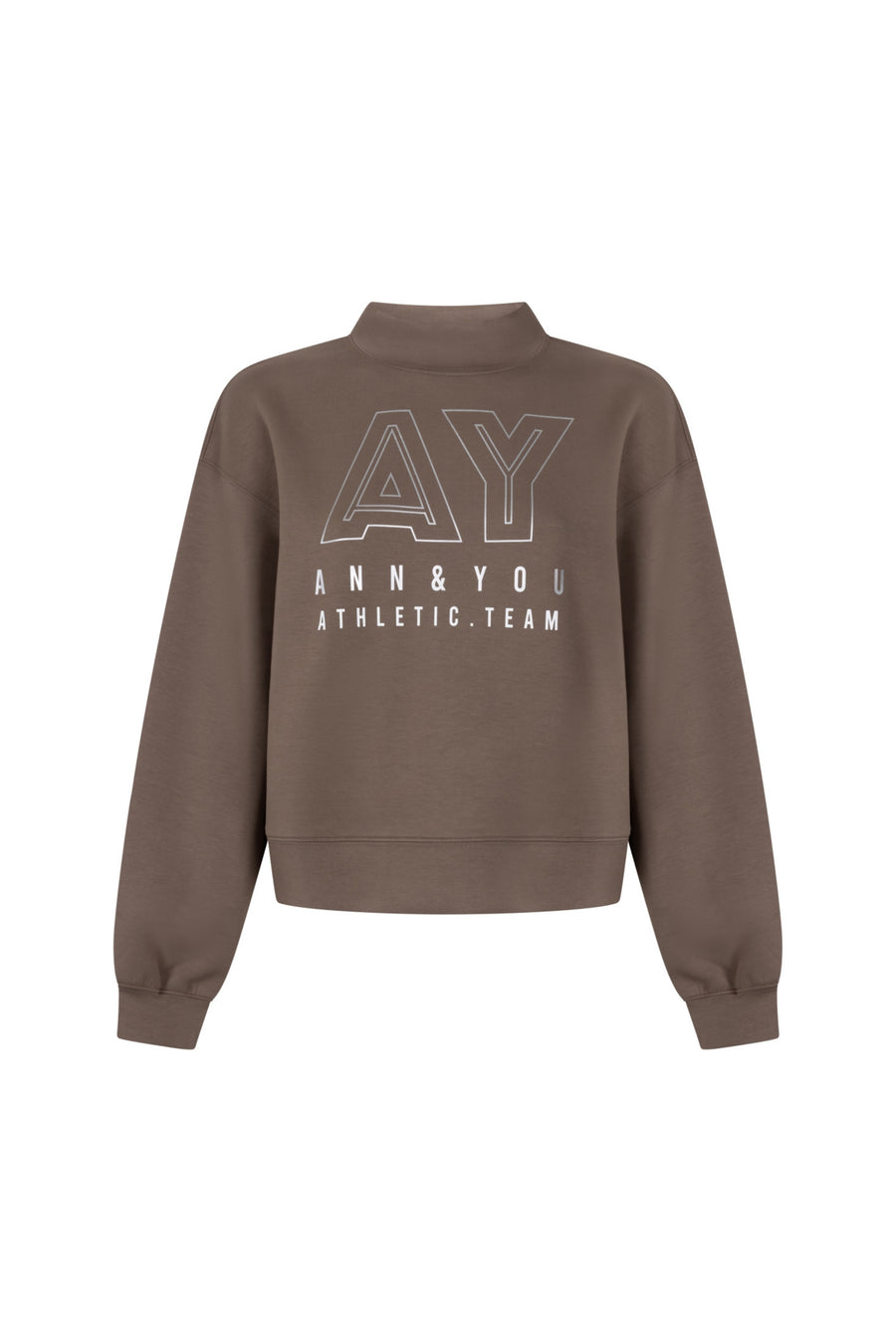 Mocha bruine Sweater Blaire van Ann & You, zachte stoffen met ronde hals en lange mouwen, gedragen door een persoon.