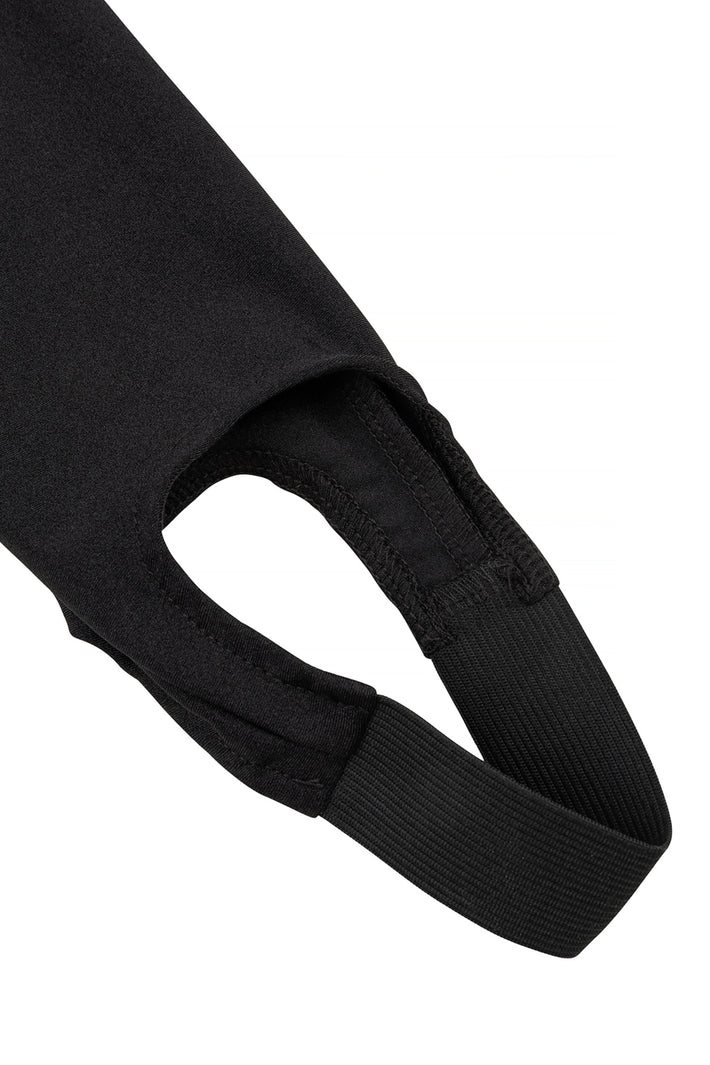 Zwarte legging Lis van Studio Amaya, strakke pasvorm, gemaakt van flexibel materiaal, gedragen door een model.