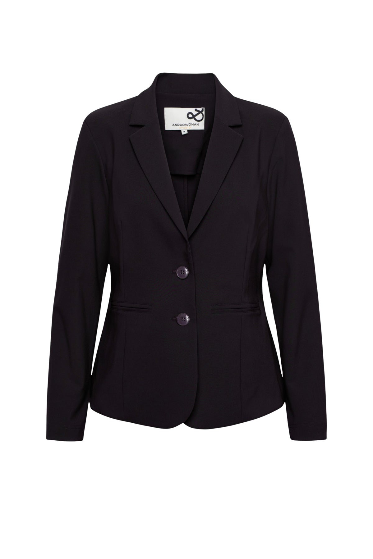 Zwarte &Co woman Heavy Travel blazer Phileine Deep Plum BZ167 met knoopsluitingen en opvallende kleur, gedragen door een model.