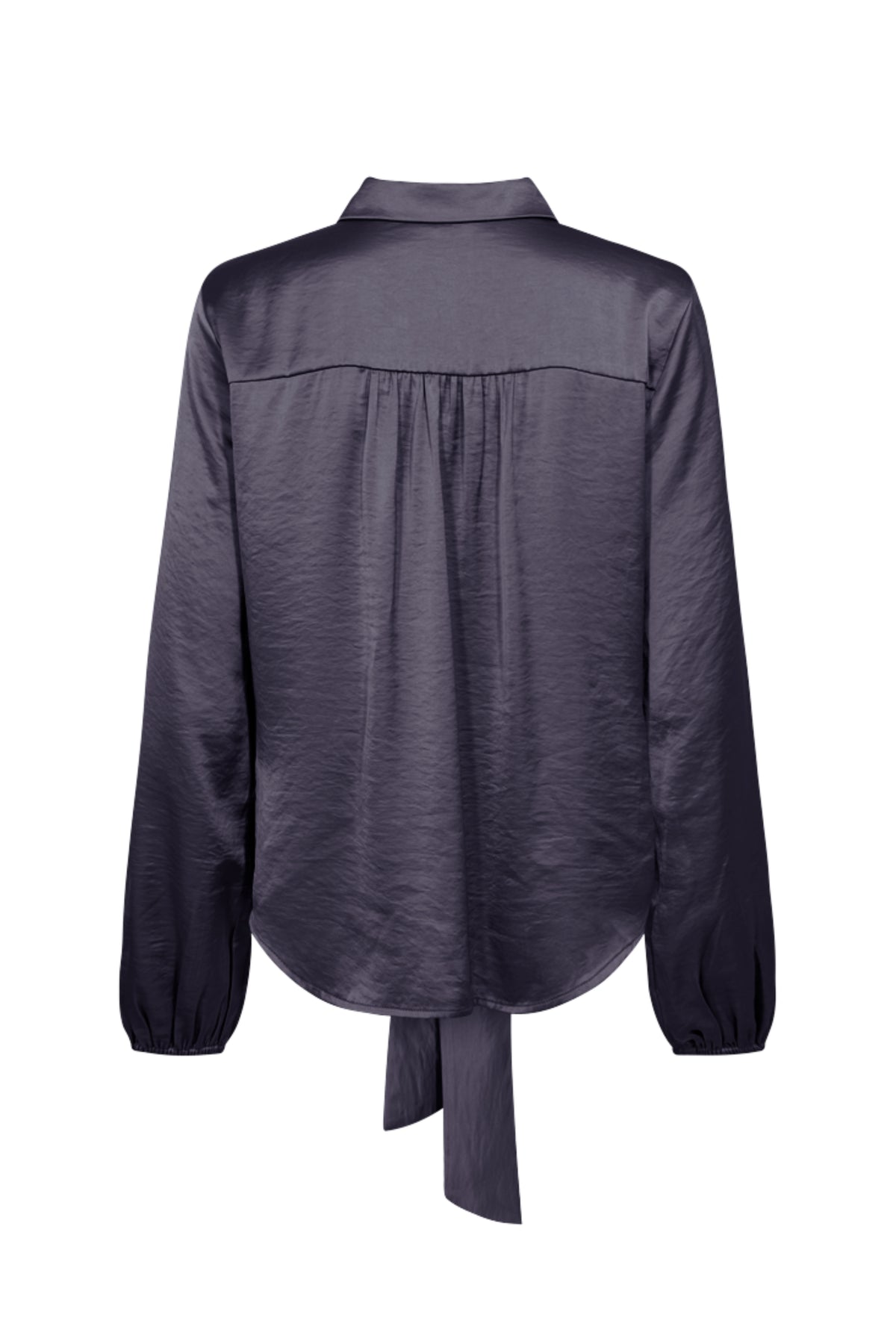 Zwarte blouse Fqdove Nightshade van Freequent met lange mouwen en losse pasvorm, gedragen door een model.