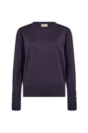 Donkerblauwe trui Freequent Fqkatie Nightshade met lange mouwen en zachte stof, gedragen door een persoon.