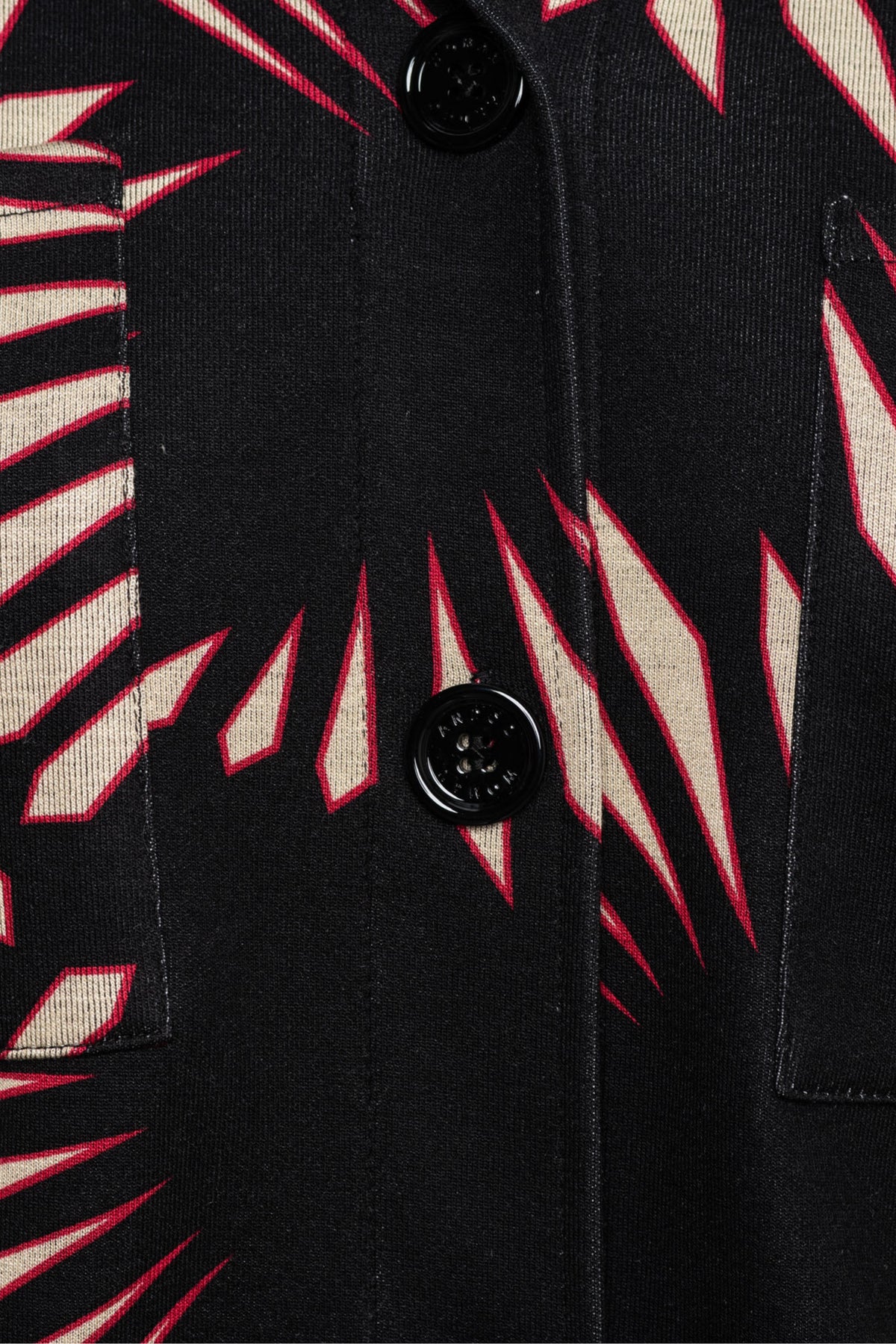 Ziga Graphic Zwart multi-kleur jas voor dames van &Co woman, met opvallende grafische print en casual pasvorm.