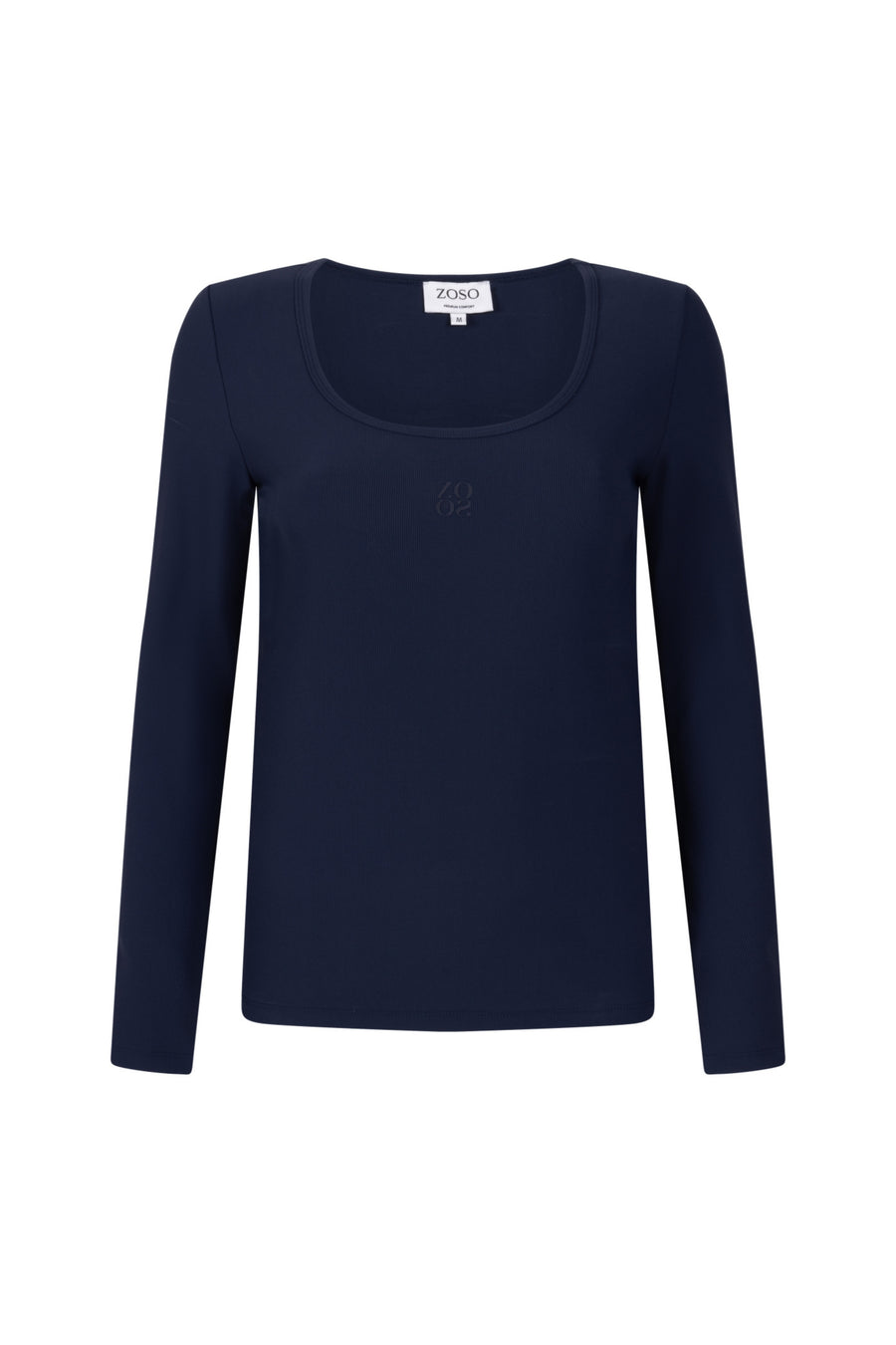 Zoso Travel Top June Navy, donkerblauwe reisshirt met korte mouwen en comfortabele pasvorm, geschikt voor reizen en casual draagstijl