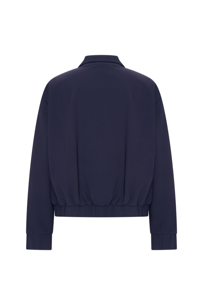 Mi Piace bonded travel jas Balloon Navy, watervast en lichtgewicht, met capuchon en rits, geschikt voor reizen en outdoor gebruik.