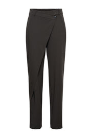 Donkere kaki broek Gabriella van &Co woman, stijlvolle damesbroek met een nette pasvorm en comfortabele stoffen.