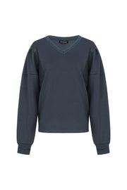 Donkere blauwe trui Aisling van G-maxx, casual stijl, met lange mouwen en ronde hals, gedragen door een model.