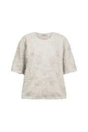 Freequent Top Fqchuck Moonbeam 211503, lichtblauwe blouse met ronde hals en lange mouwen, gedragen door een model.
