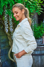 G-maxx Jimena Ecru jas met casual pasvorm en ritssluiting, zichtbaar op de afbeelding.