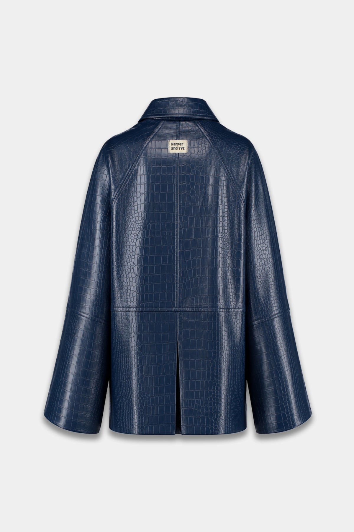 Donkerblauwe Harper & Yve Mees jas met capuchon en ritssluiting, getoond op een model.