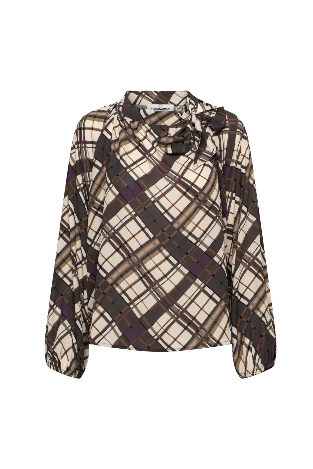 Blouse Annette Check Dark Khaki Multi van &Co woman, met geruite print en lange mouwen, gedragen door een vrouw.