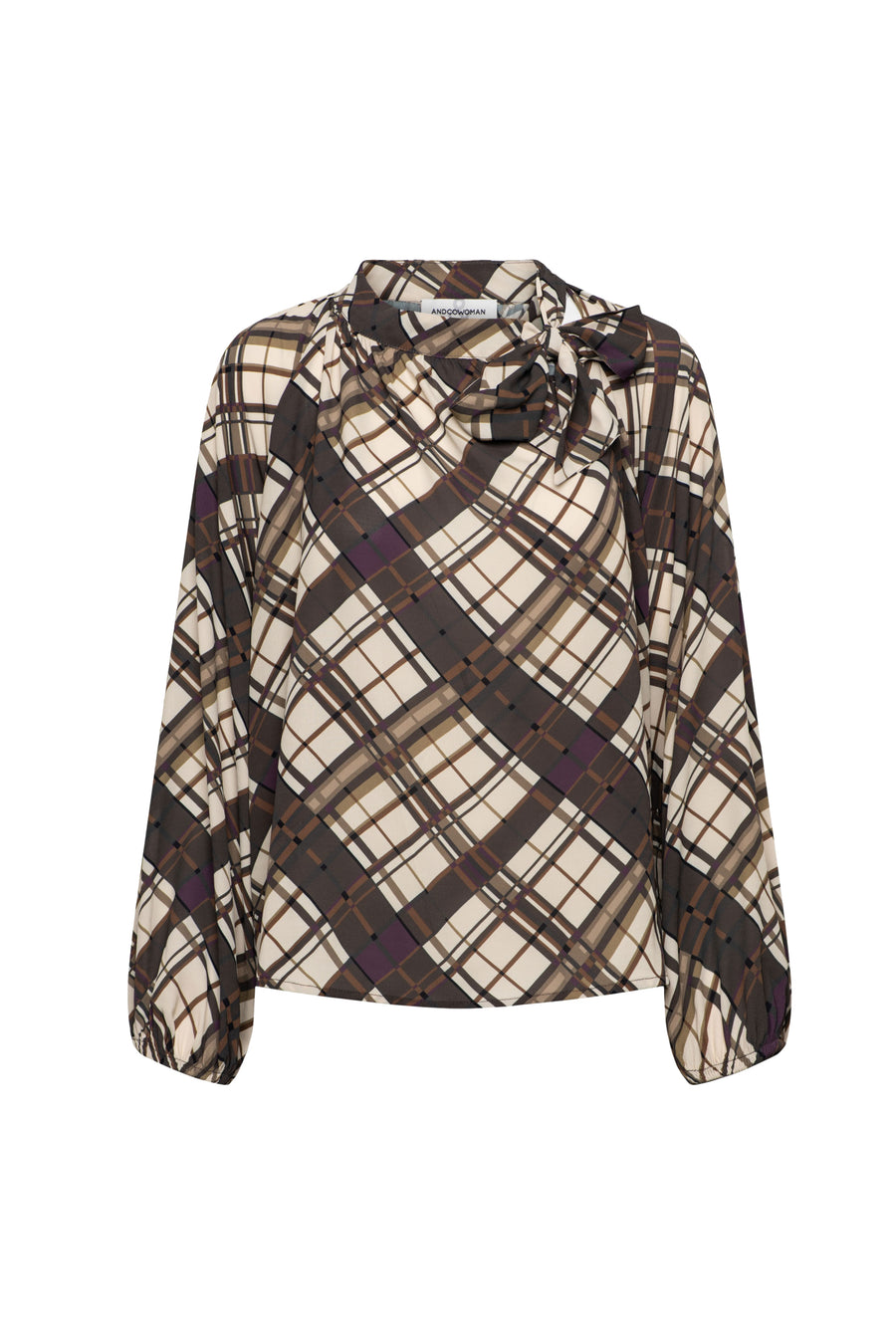 Blouse Annette Check Dark Khaki Multi van &Co woman, met geruite print en lange mouwen, gedragen door een vrouw.