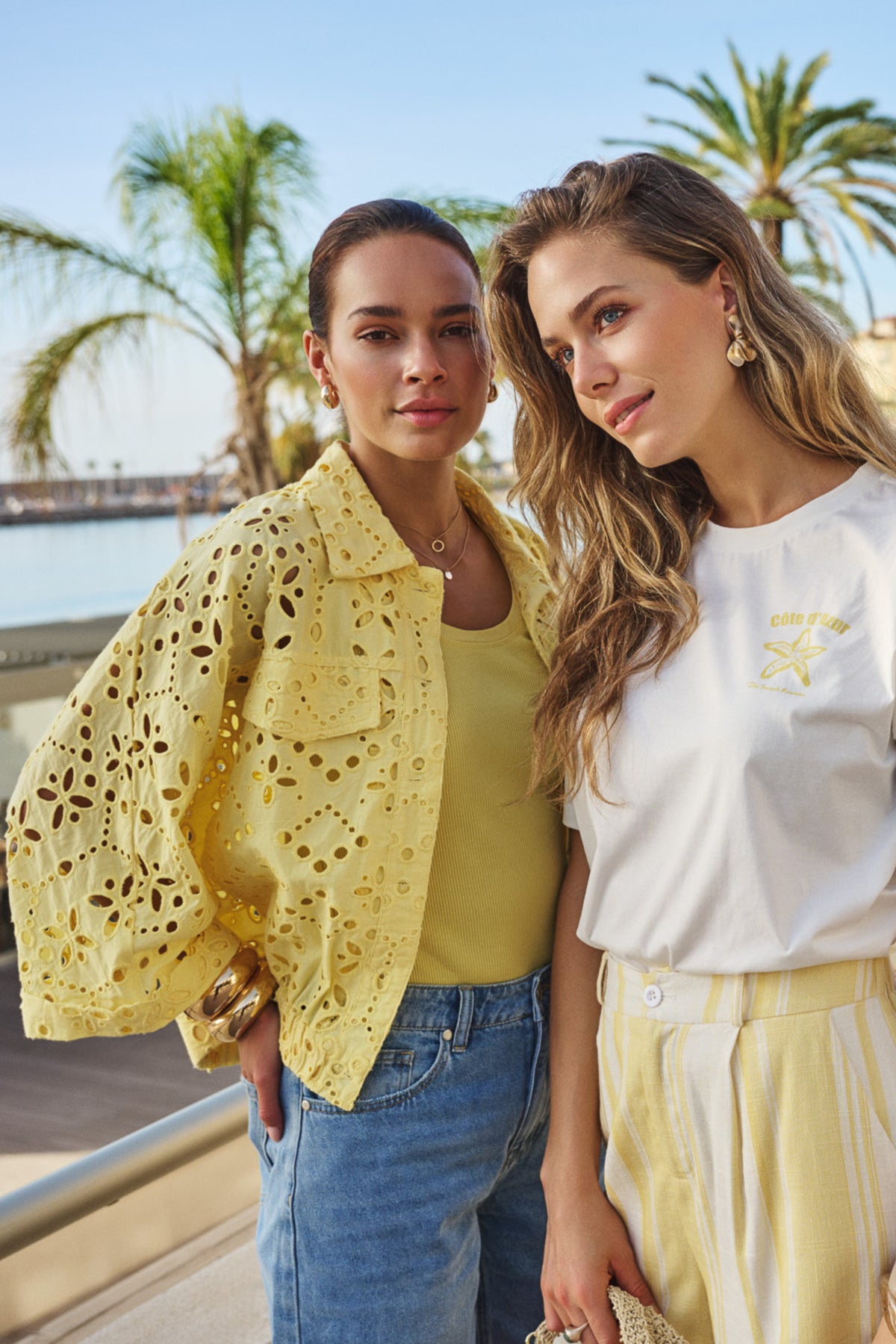 EsQualo T-shirt Star Offwhite met gele citroenprint, casual shirt met korte mouwen en ronde hals.