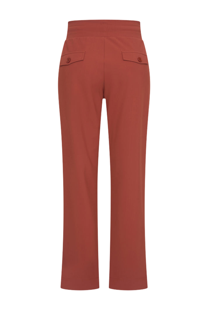 Mi Piace bonded reisbroek in Fired Brick kleur, comfortabele travel broek met stretch en praktische details.