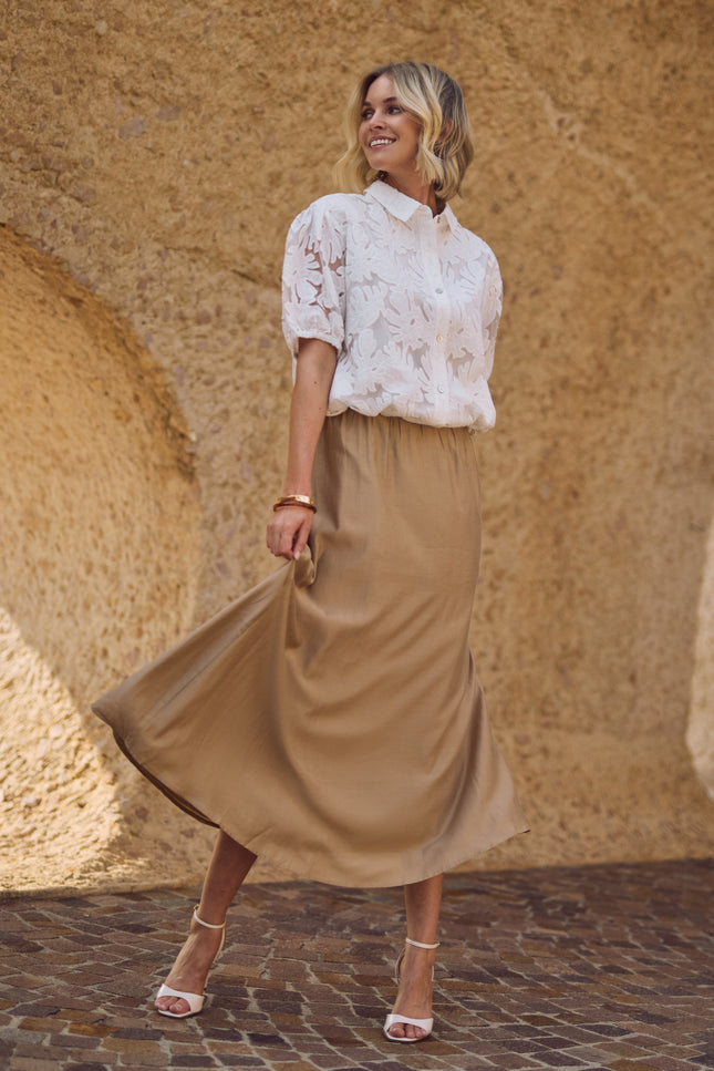 Nukus Blouse Berit Embroidery Offwhite NKS02137 Stretchshop.nl