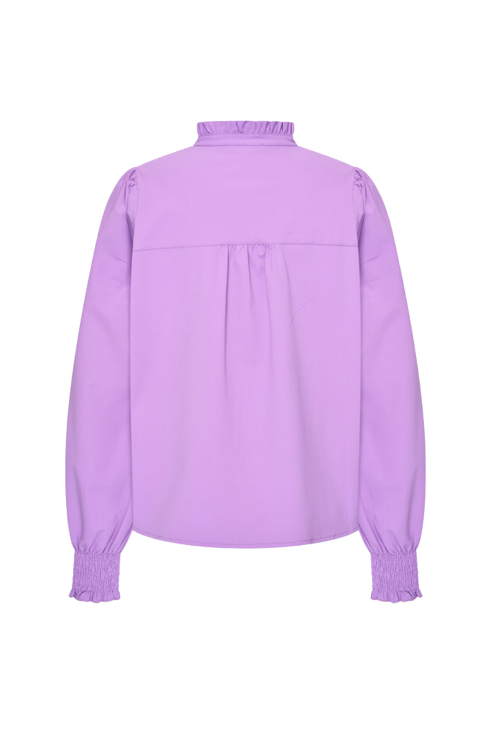 Lichte reisblouse met ruches in hyacintkleur van Mi Piace, korte mouwen en elegante stijl voor comfortabel reizen.