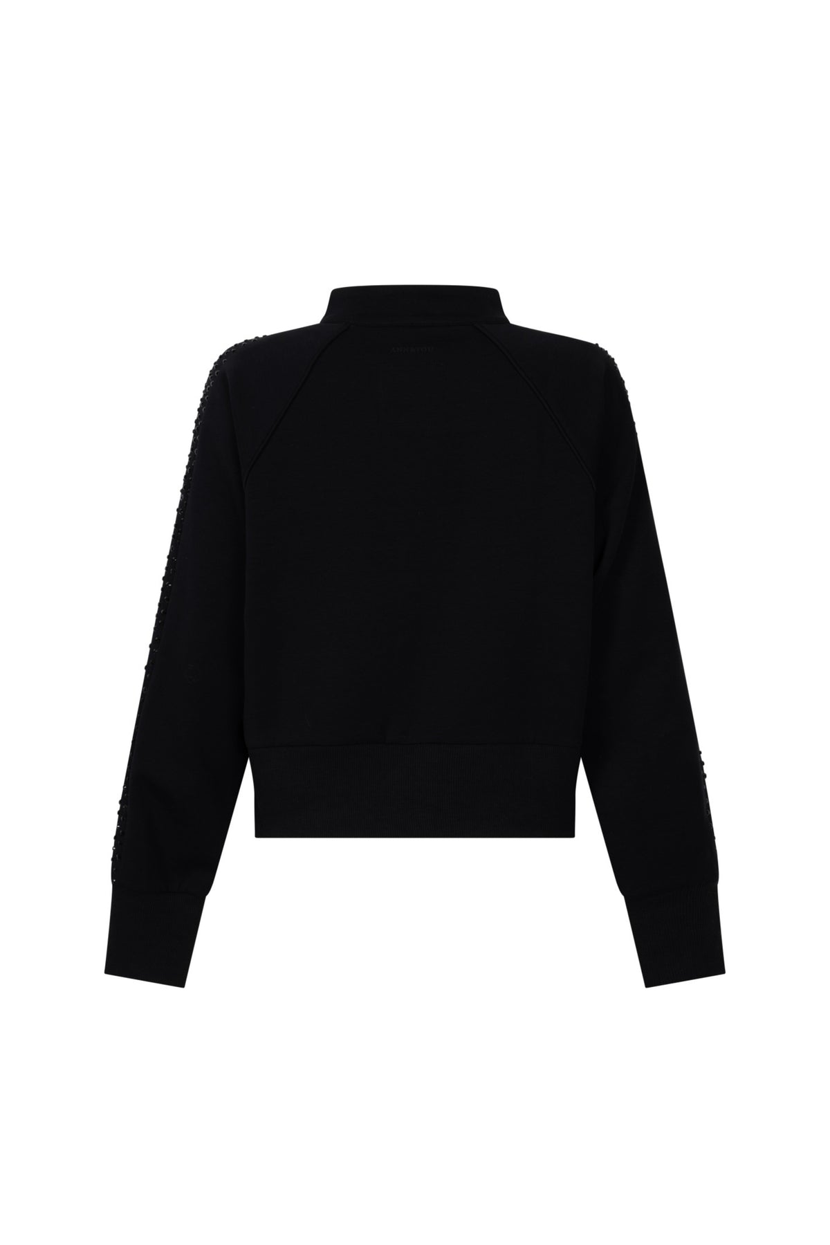 Zwarte Ann & You Zoe jas voor dames, getoond op een model met close-up van de stijlvolle details en stoffen.