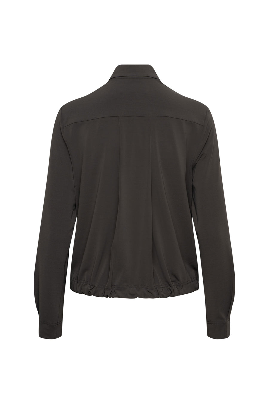 Donkere kaki blouse Lotus van &Co woman, stijlvolle blouse met ronde hals en lange mouwen, gelegd op een witte achtergrond.