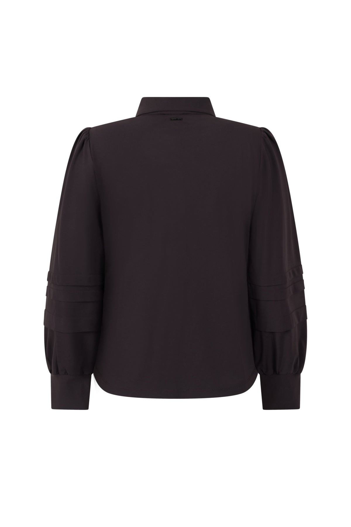 Zoso Travel Blouse Charmaine Espresso 265, elegante blouse in donkerbruin met knopen en lange mouwen, voor comfortabel reizen.