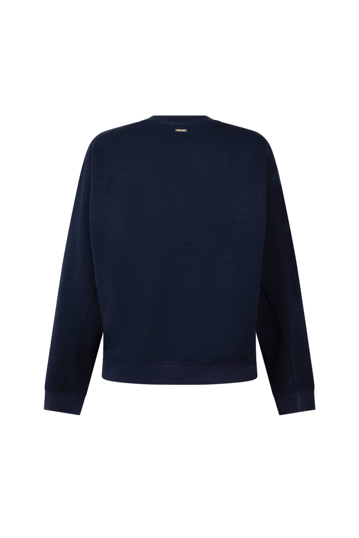 Zoso Cody Navy sweater met ronde hals, comfortabel en stijlvol, getoond in een close-up van de navy blauwe stof.