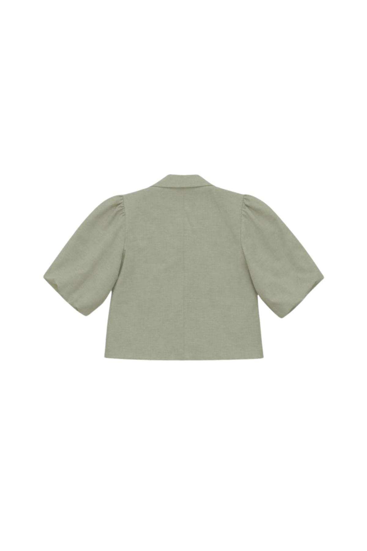 Elvira Casuals Yara Sage linnen blazer met knoopsluiting en reverskraag, gedragen door een model op een neutrale achtergrond.