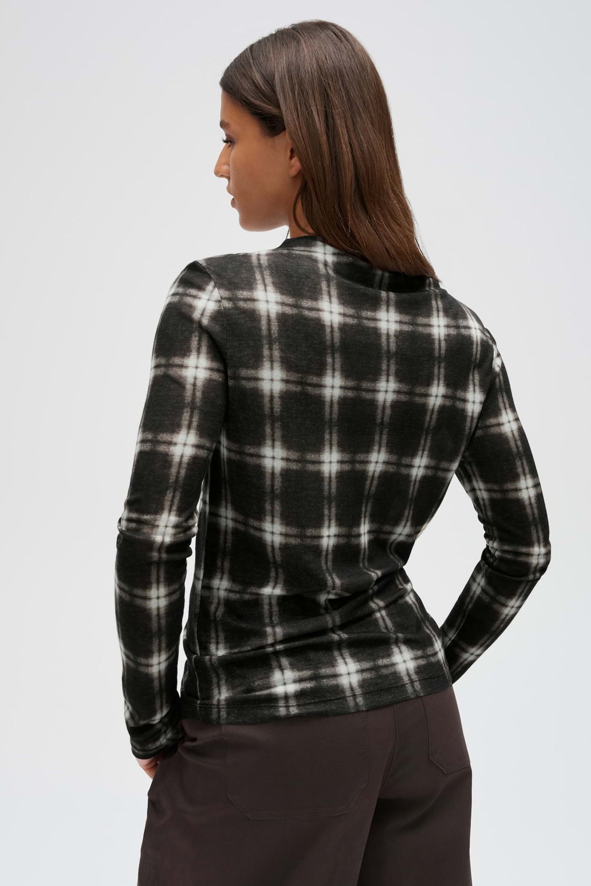 Opus Secki anthracietkleurige T-shirt met ronde hals en korte mouwen, casual en comfortabel voor dagelijks gebruik.