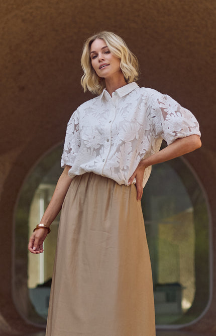 Nukus Blouse Berit Embroidery Offwhite NKS02137 Stretchshop.nl