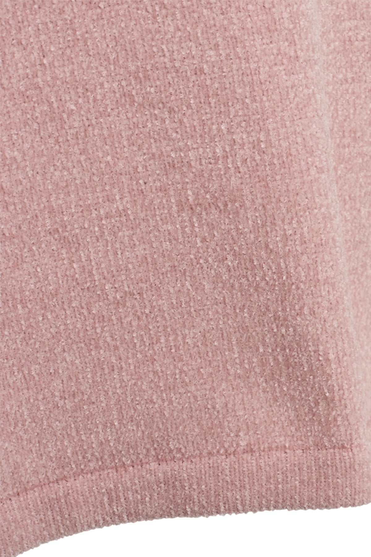 Lichte mauve trui van Freequent, Fqtempo model, met zachte stof en ronde hals, gedragen door een persoon.