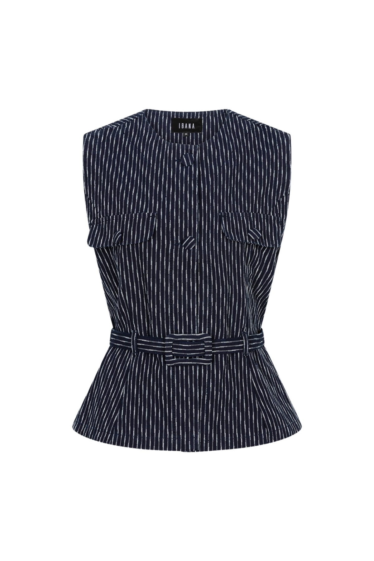 Ibana Top Trisia Chalk Stripes met zwart-witte strepen, stijlvolle damestop met comfortabele pasvorm en moderne uitstraling.