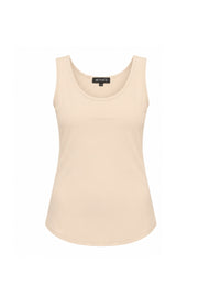 Lichte Travel Top Sand van Mi Piace met zachte stof en korte mouwen, geschikt voor casual en vakantie outfits.