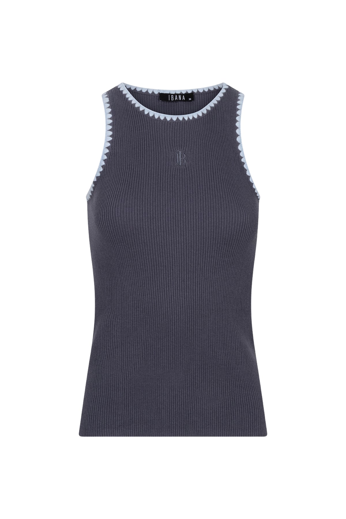 Linnen top Timora Azur Grey van Ibana, met elegante pasvorm en zacht grijs blauw design, zichtbaar in de afbeelding