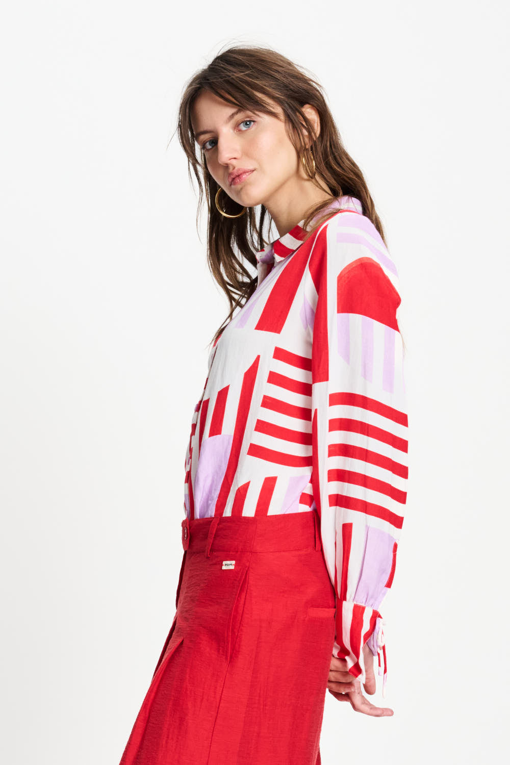 Lichte linnen blouse van POM Amsterdam in multikleur met korte mouwen en losvallend ontwerp.