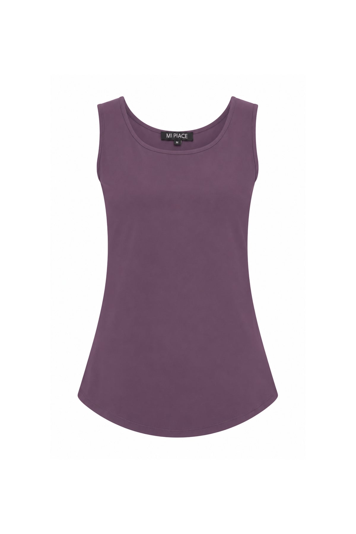Mi Piace Travel Top Plum Perfect 202027, close-up van de paarse reissetik, zichtbaar op het kledingstuk.