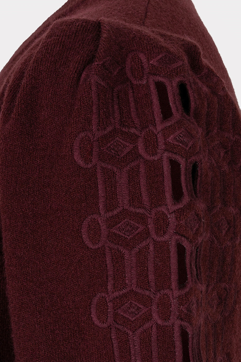Donkerroze gebreide sweater met borduursel van EsQualo, zacht en comfortabel, zichtbaar in de afbeelding.