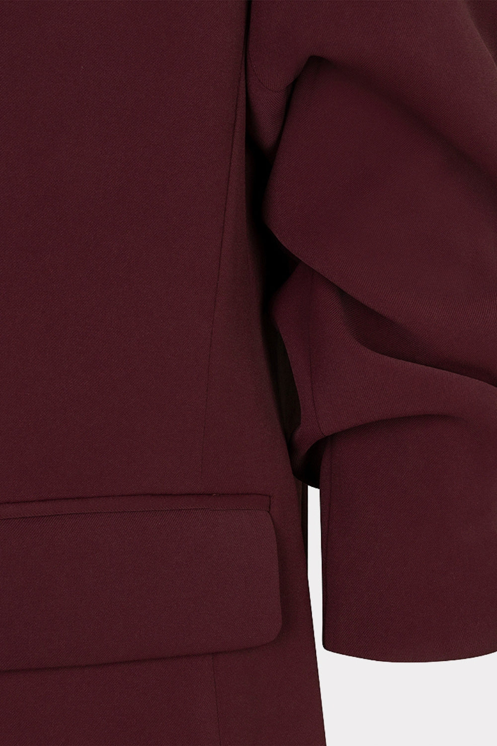 Donkere merlotkleurige blazer van EsQualo met klassieke snit en knopen, gedragen door een model tegen een neutrale achtergrond.