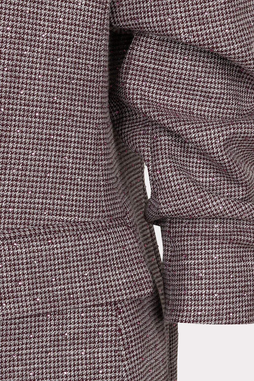 EsQualo Blazer Fancy Strass Merlot, close-up van de stijlvolle merlotkleurige blazer met glanzende strass-details.