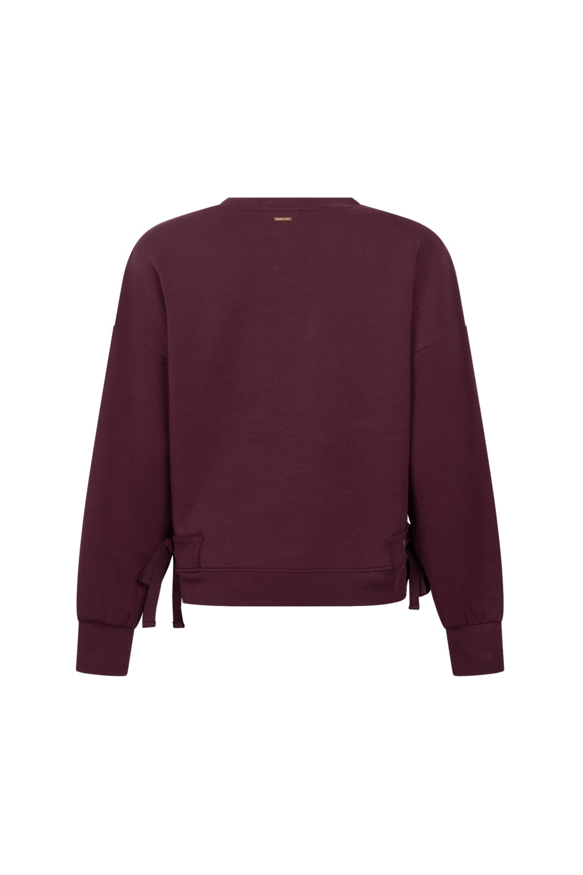 Zoso sweater Romee Bordeaux in breigoed met lange mouwen en ronde hals, gedragen door een model.