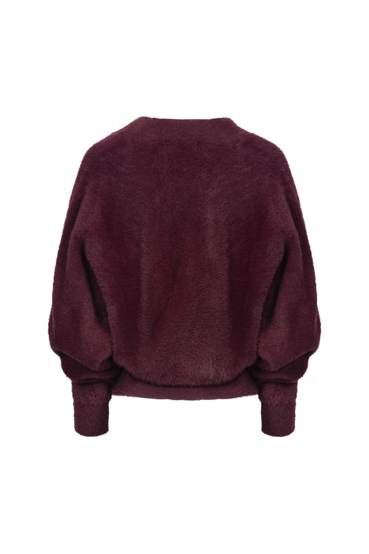 Donkere rode Nukus Beau Wrap Cherry trui met lange mouwen en ronde hals, gedragen door een persoon, close-up van de stof en pasvorm.