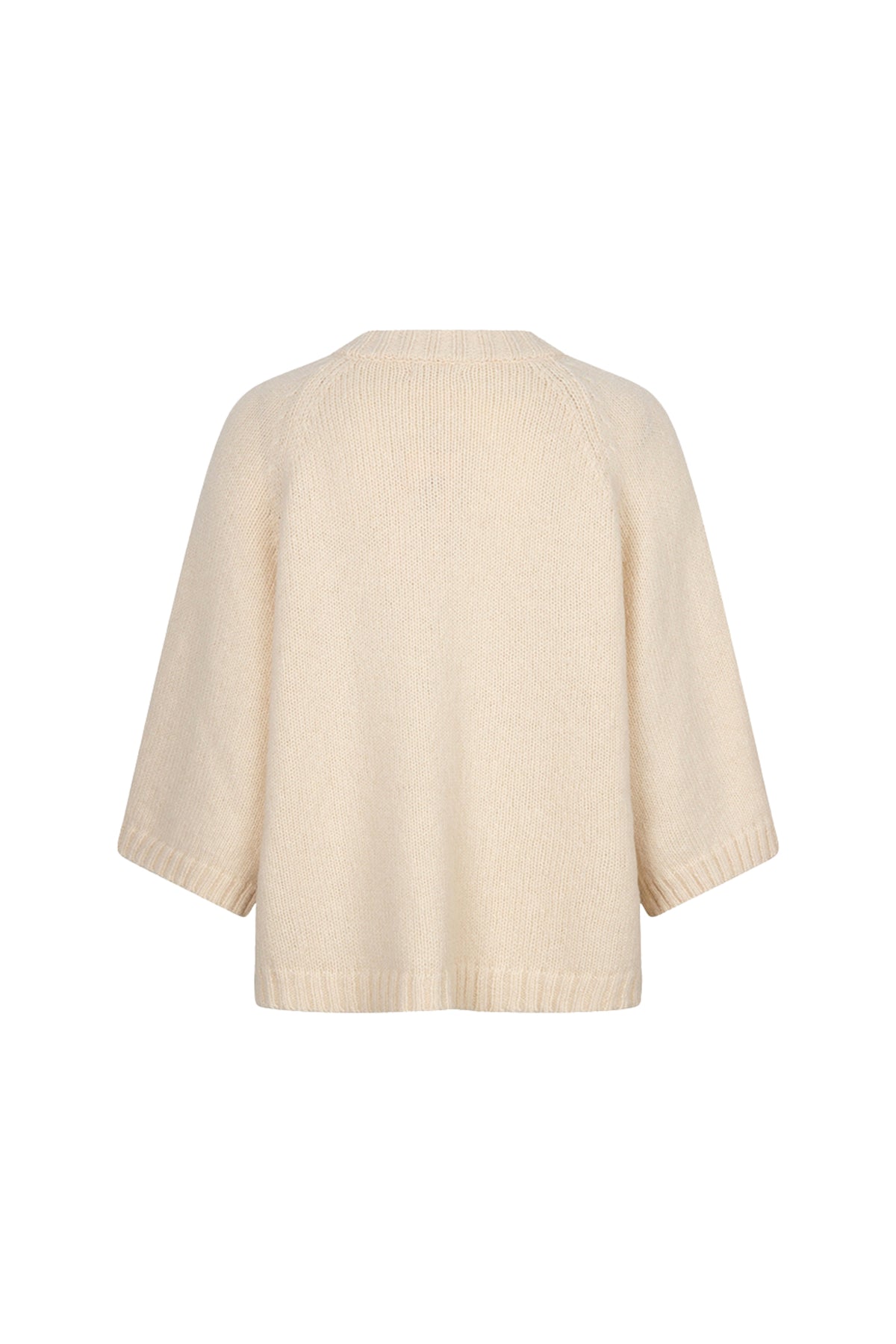 EsQualo sweater met biscuitkleurige knopen, close-up van de knopen en zachte textuur van de trui.
