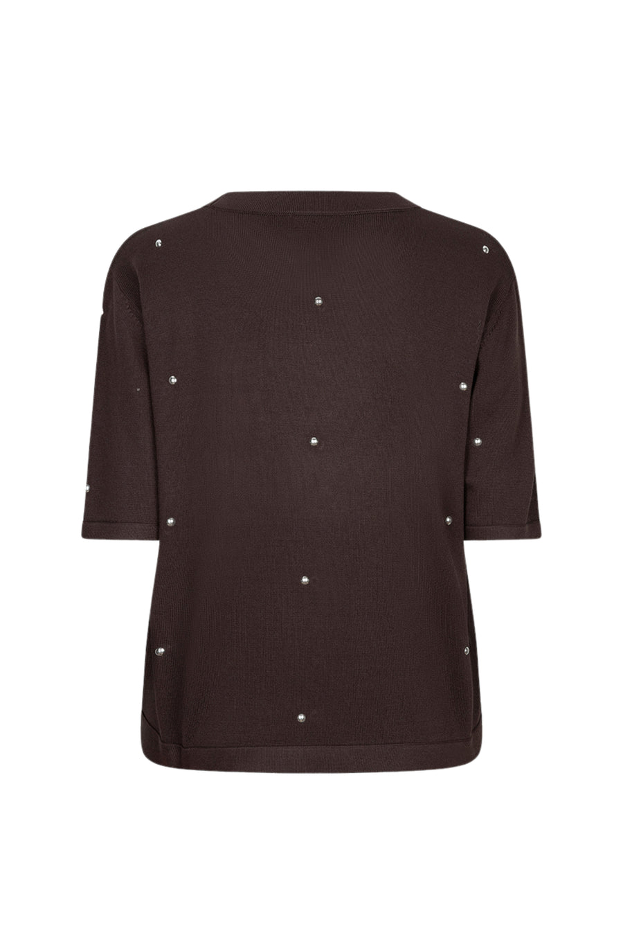 Lichtbruine EsQualo Sweater Studs Cacao met knopen en details, gedragen door een persoon in een gezellige setting.