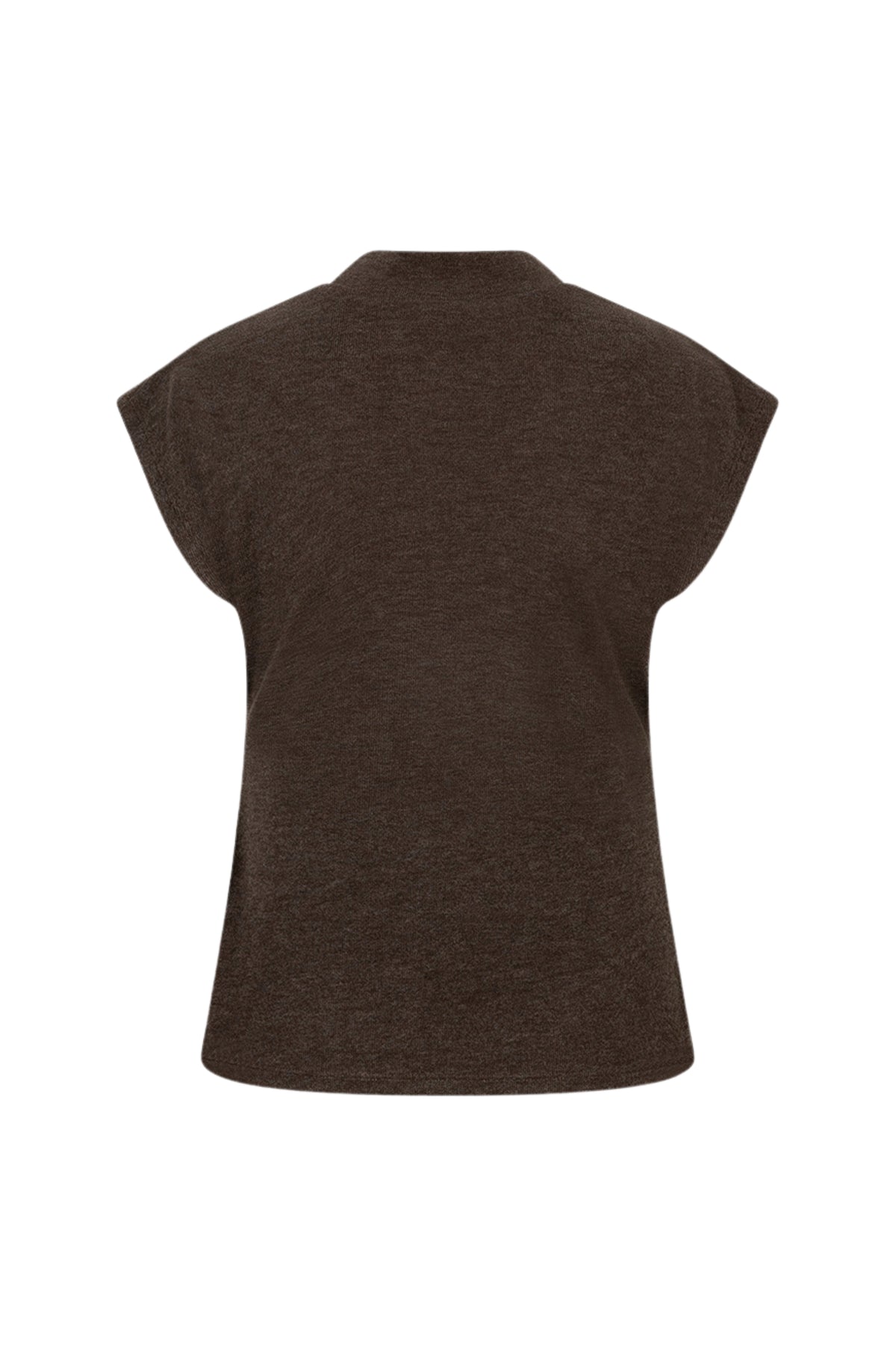 Lichtbruine mocknecksweater van EsQualo met warme textuur en ronde hals, gedragen door een model, close-up van het ontwerp.