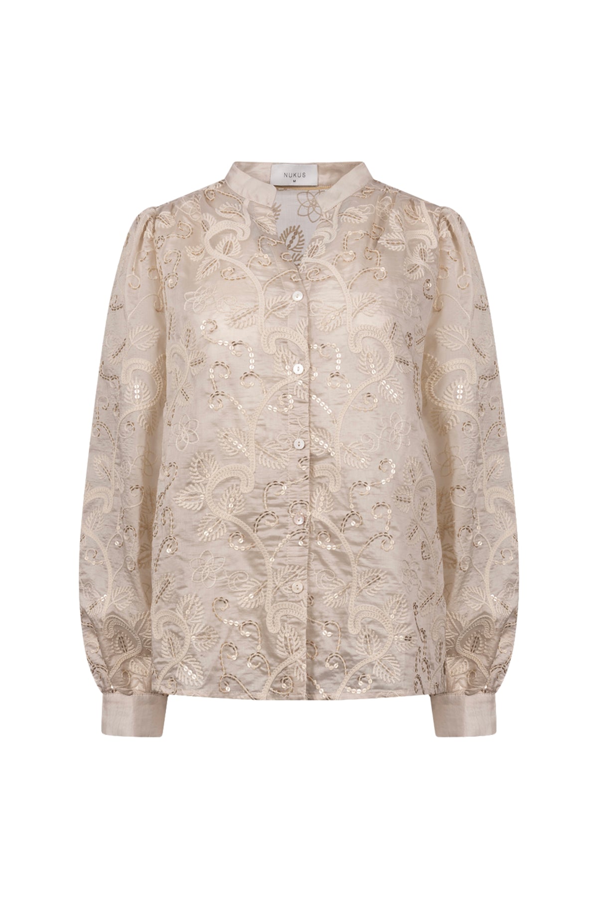Nukus Antonella blouse met borduursel in zandkleur, licht en elegant, zichtbaar op de afbeelding.