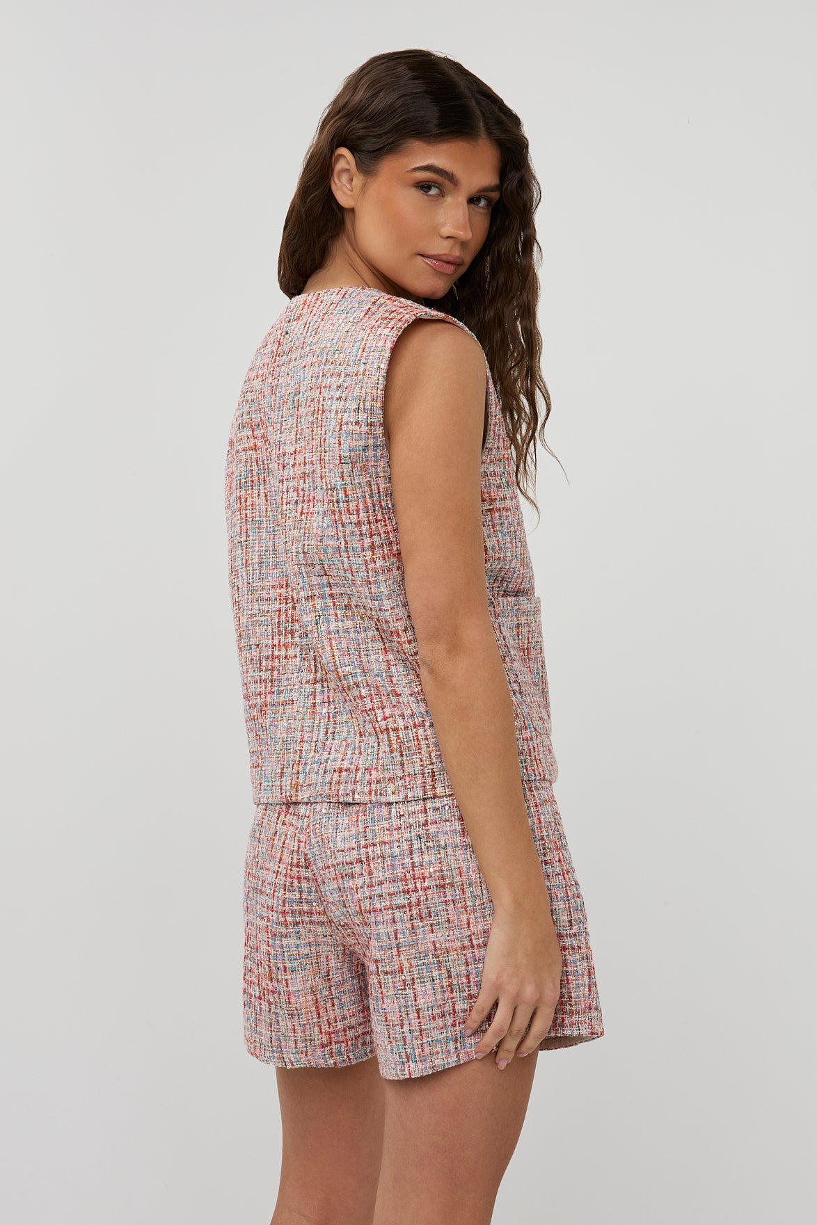 Gilet Coco Multi Print van Studio Amaya met kleurrijk patroon, licht en comfortabel voor dames.