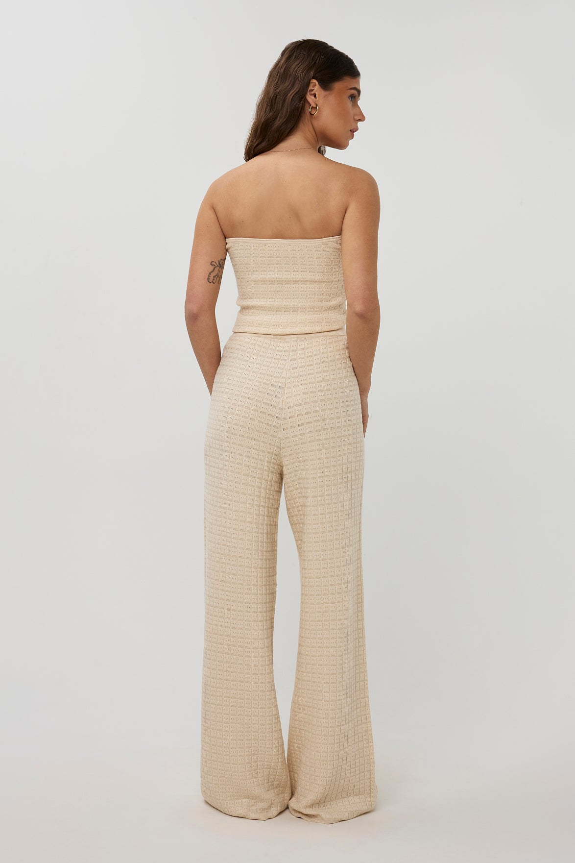 Lichte beige broek van Studio Amaya, model Kensie, met een comfortabele pasvorm en stijlvolle uitstraling.